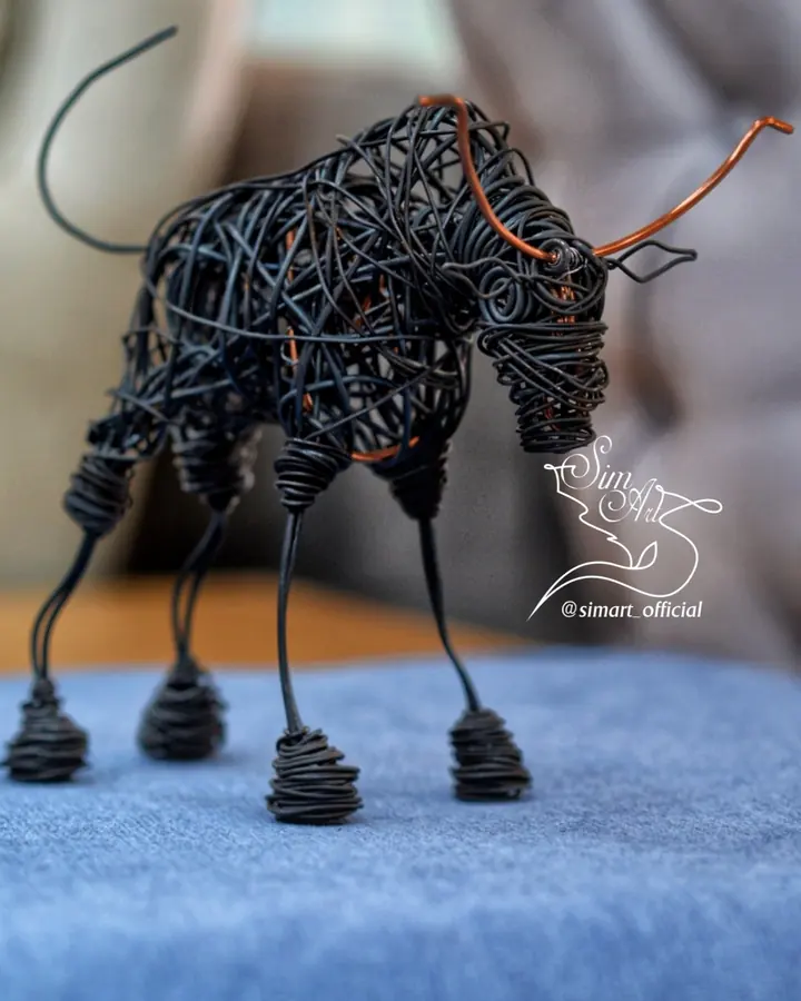 گای قۆچ مس — پەیکەری تەل، دروستکراوی پویا